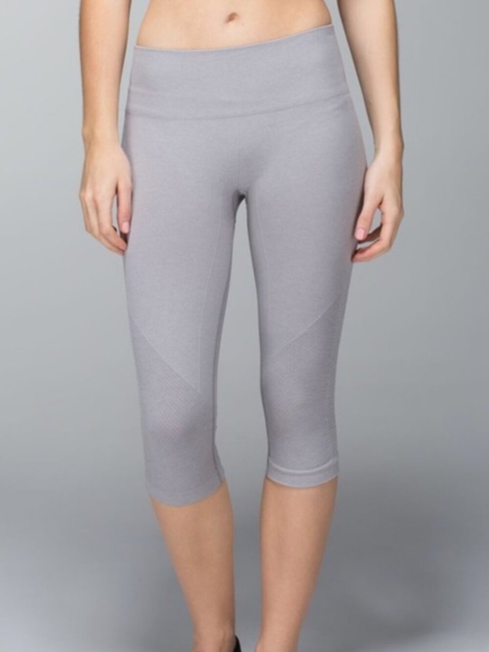 Lululemon Ebb & Flow Crop Seamless Leggings (6) EUC Grey